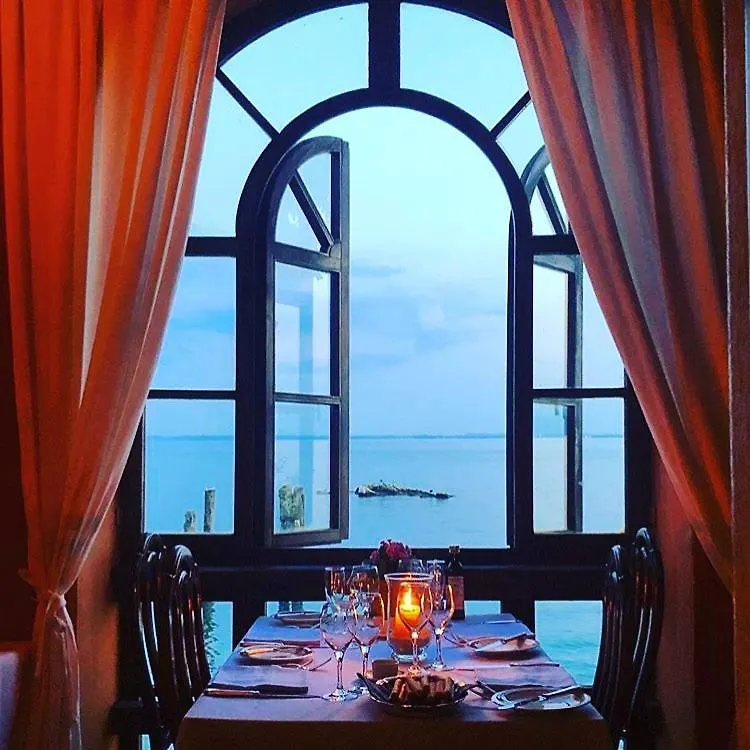 Locanda San Vigilio Garda  3*, Garda (Verona) Italia