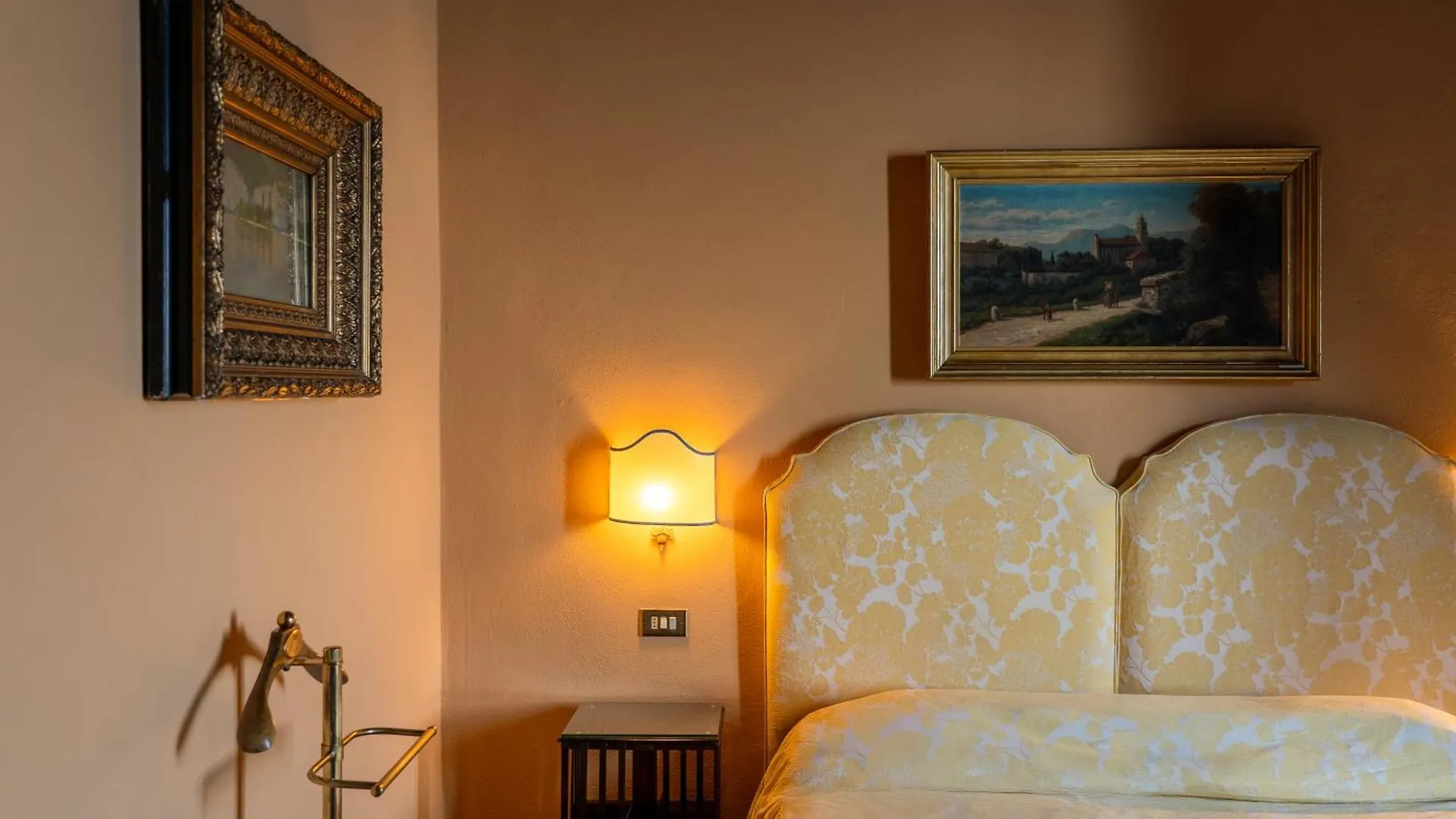 Locanda San Vigilio Garda  3*, Garda (Verona) Italia