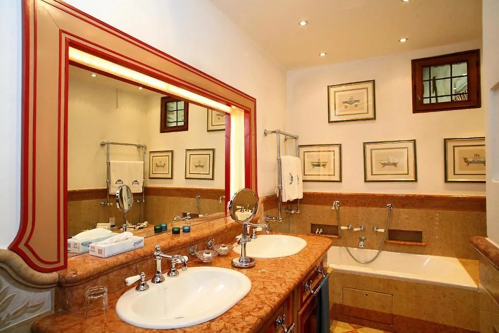 Locanda San Vigilio Garda  Hotel